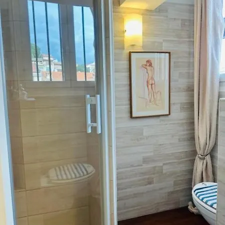 Face Proche Palais